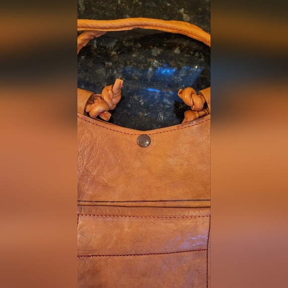 Vintage Tooled/Embossed Tan Leather Purse - Picture 10 of 13